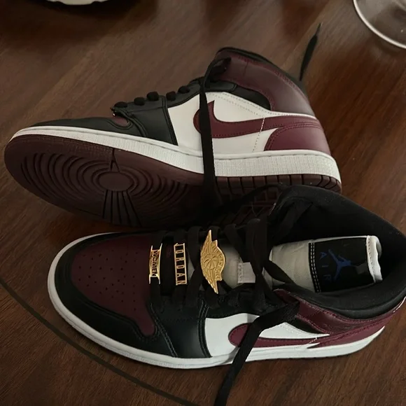 Air Jordan 1 Mid Beetroot Gold Pendants - Picture 2 of 6